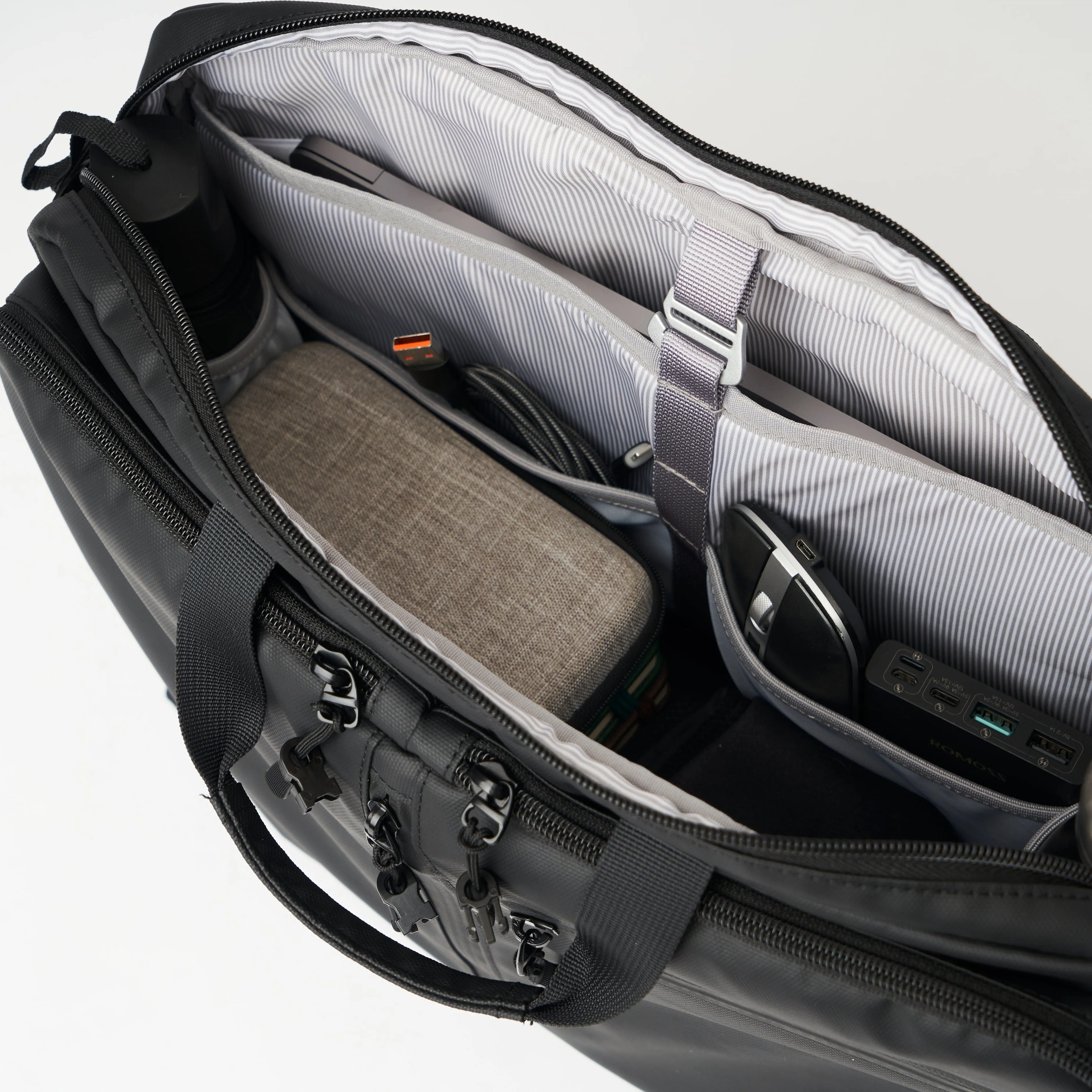 Cecil Trackies Briefcase 17L - Stealth Bomber Edition