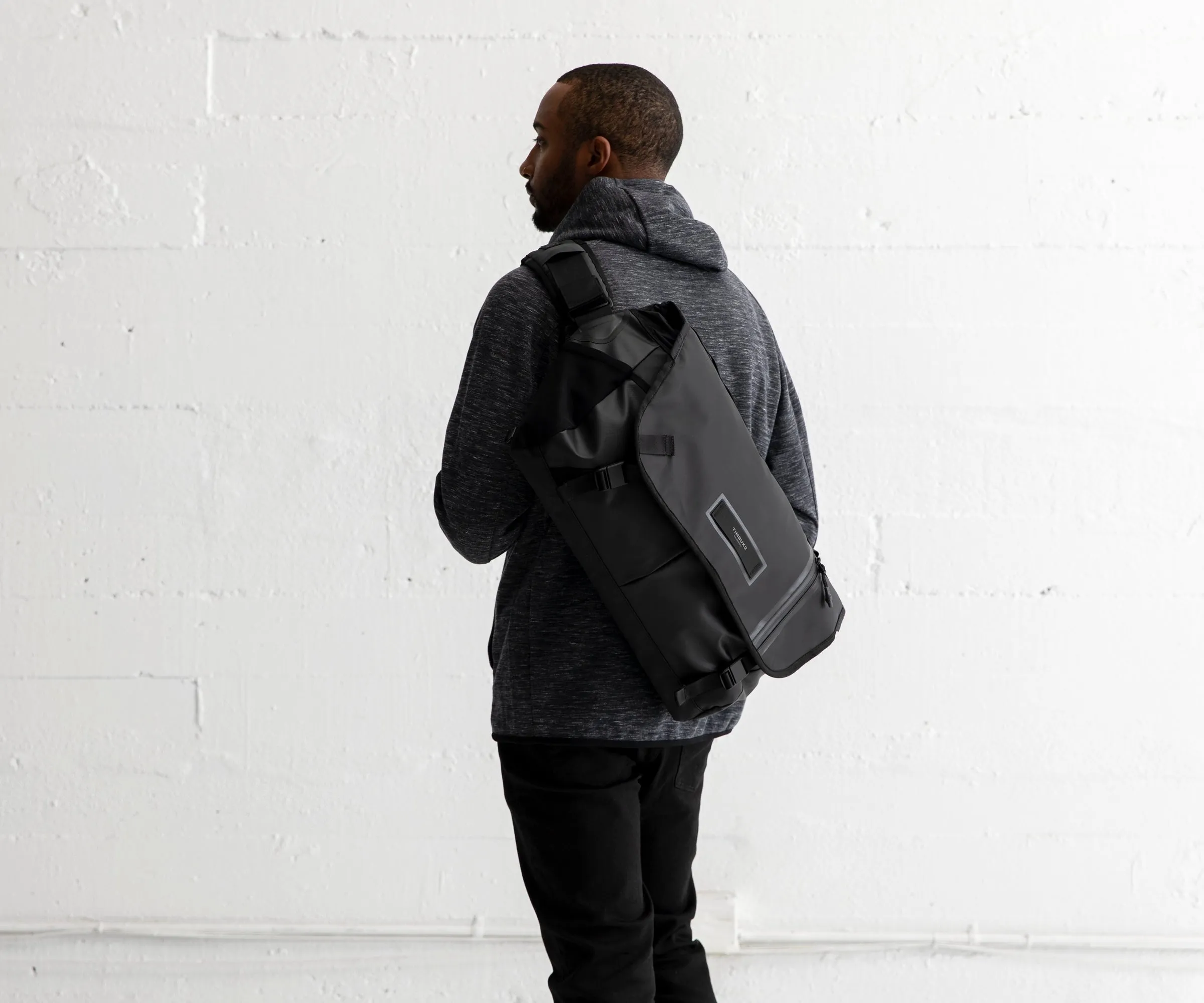 Especial Stash Messenger Bag