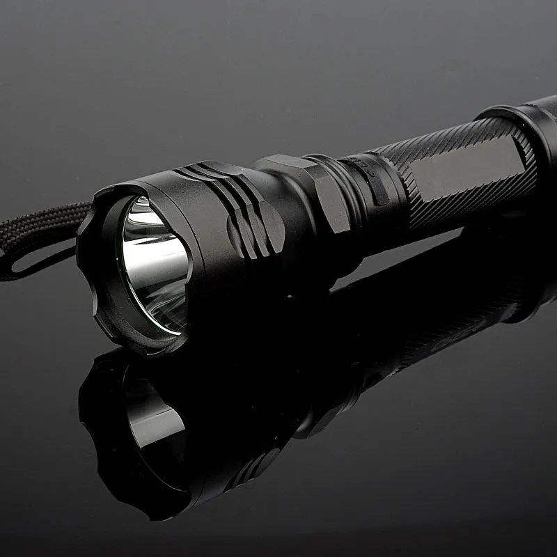 High Powerd CREE LED Flashlight - XPE LED, 800 Lumens, 3 Modes,  1 x Charger