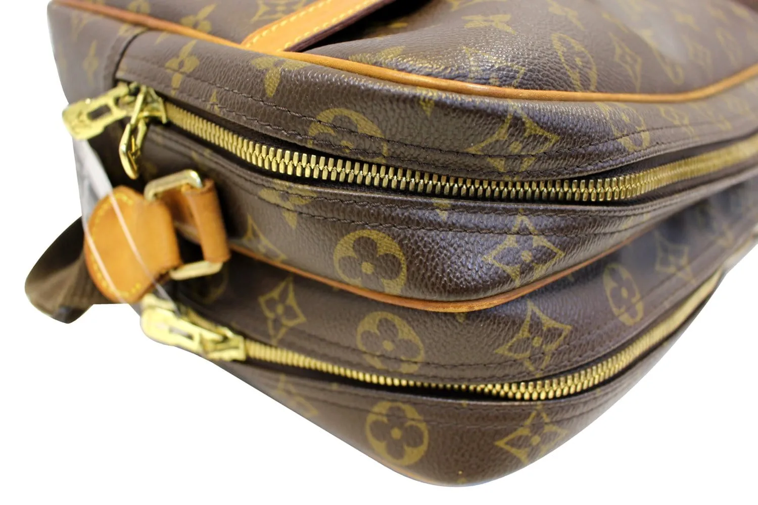 LOUIS VUITTON Monogram Reporter GM Shoulder Bag