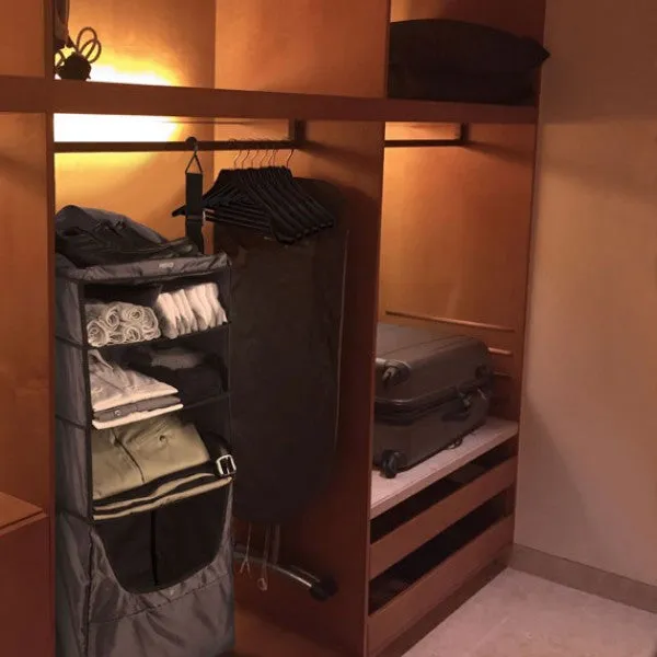 Shelfpack Suitcase with built-in shelves