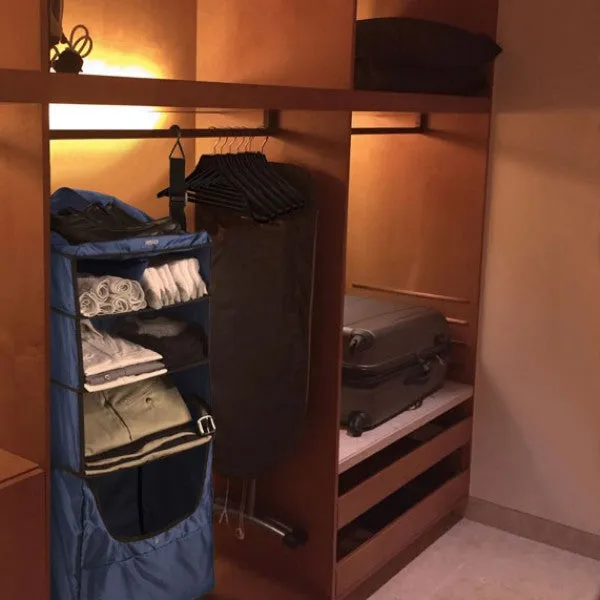 Shelfpack Suitcase with built-in shelves