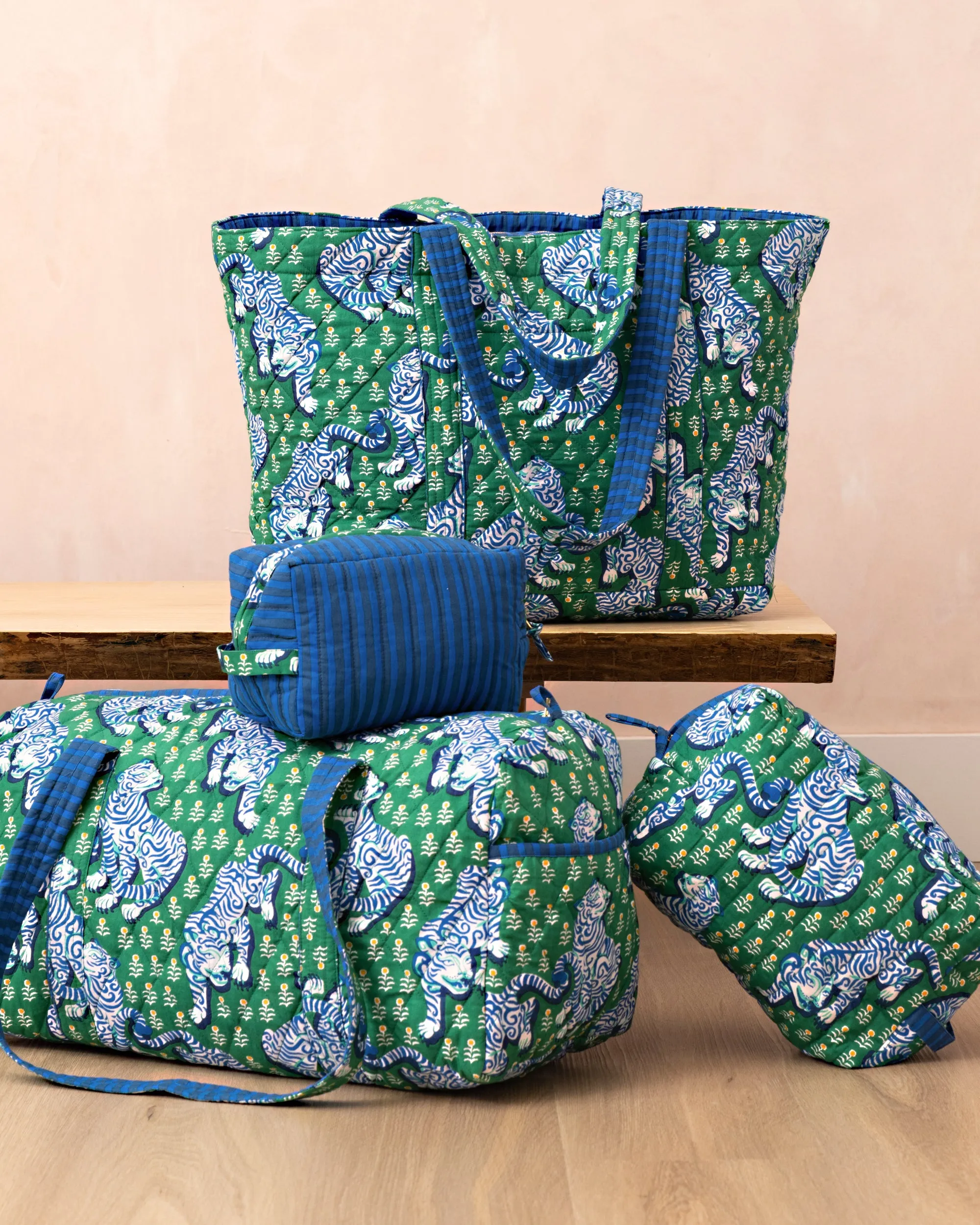 Tiger Queen - Weekend Bag with Pouch - Jade
